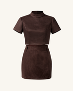 Ensemble Grace en faux suède - Crop top et jupe courte - Marron chocolat