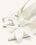Escarpins à bride arrière Queena avec appliques florales - Blanc ivoire
